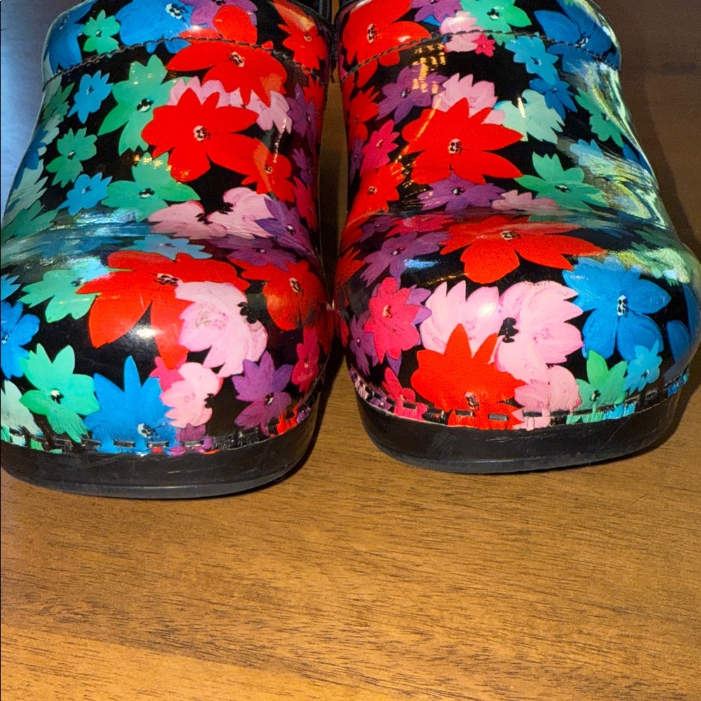 Dansko Floral w/Black Background Shoes - Picture 7 of 8
